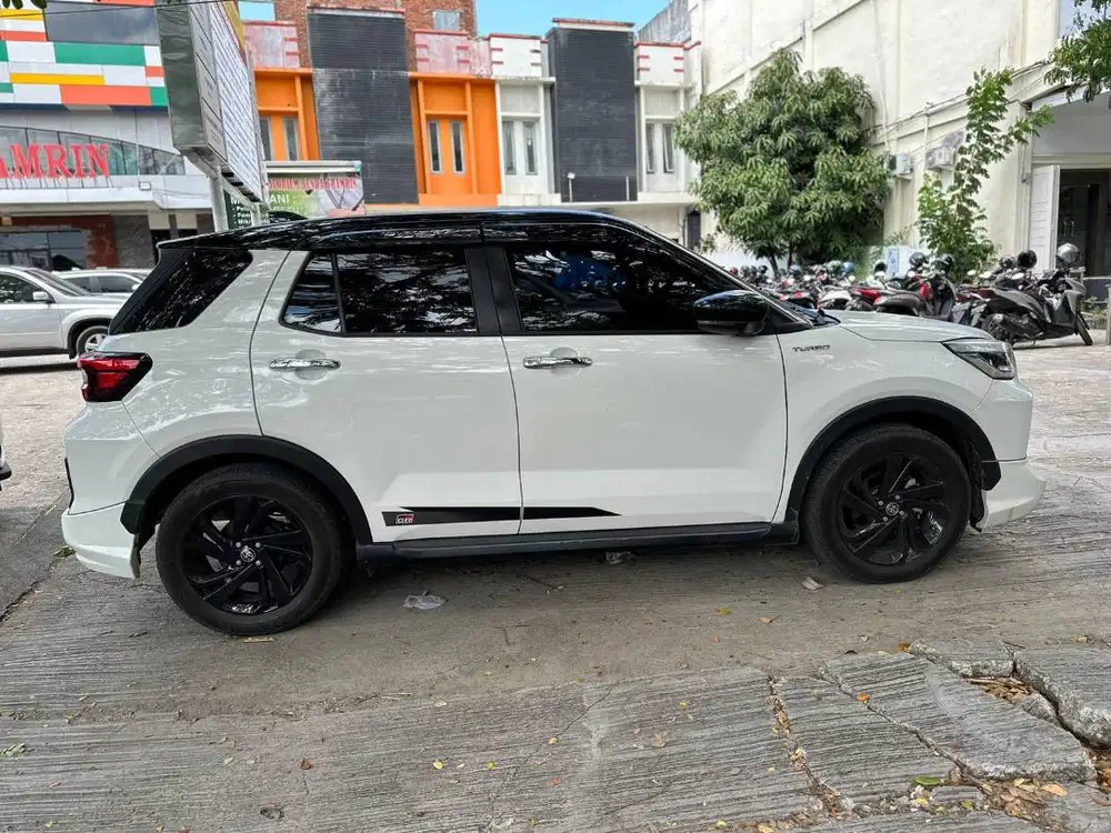 Jual toyota raize tahun 2022 two tone GR sport