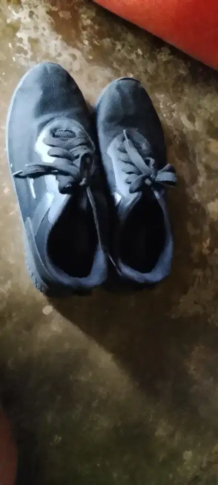 sepatu bekas 50.000 bisa nego