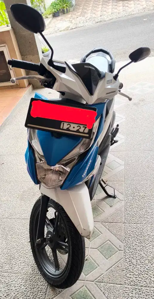 Motor beat 2017 putih biru