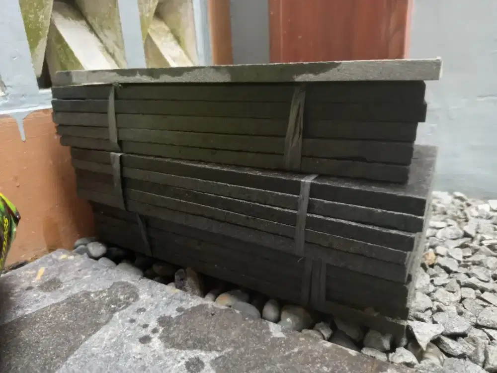 Di jual batu andesit bakar 15 x 30 murah