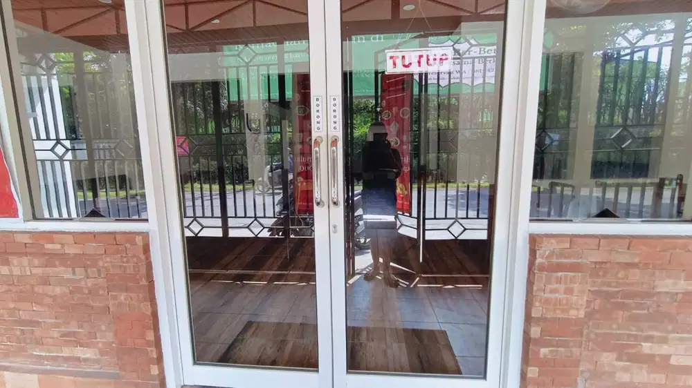 Dijual rumah/bekas restoran di Cemani, Sukoharjo