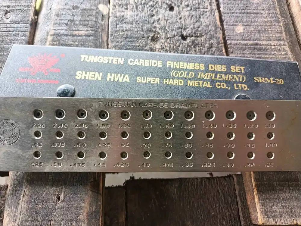 Alat tarikan kawat pengrajin emas perak(perhiasan)