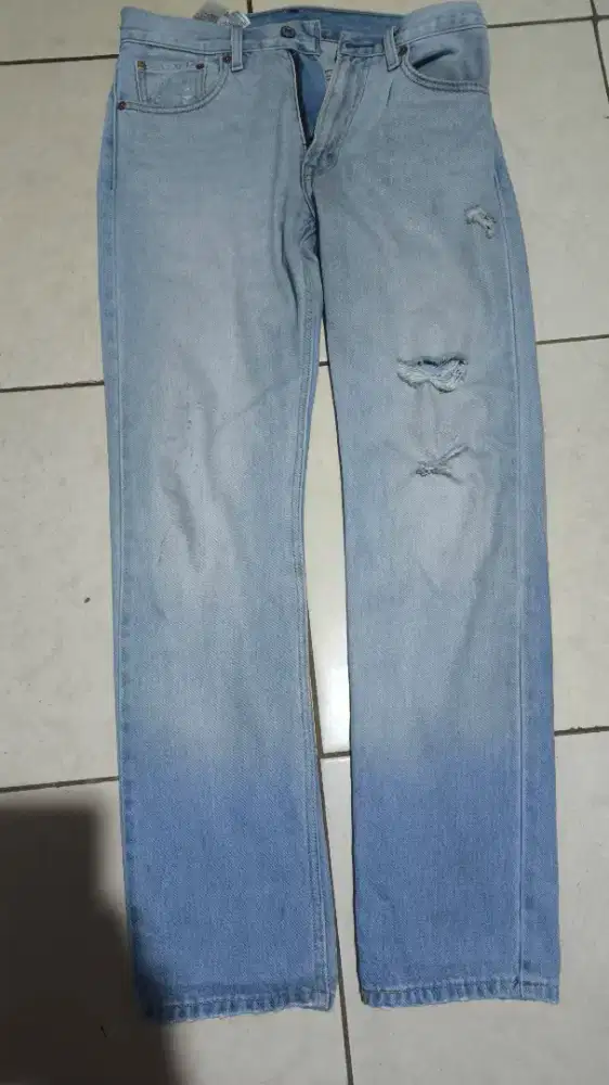 DIJUAL Levi's 551 Z Straight 28x32