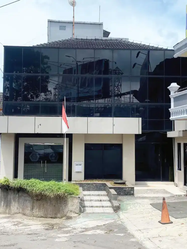 JUAL GEDUNG KANTOR BANK LOKASI PREMIUM DI PUSAT KOTA CIMAHI BANDUNG