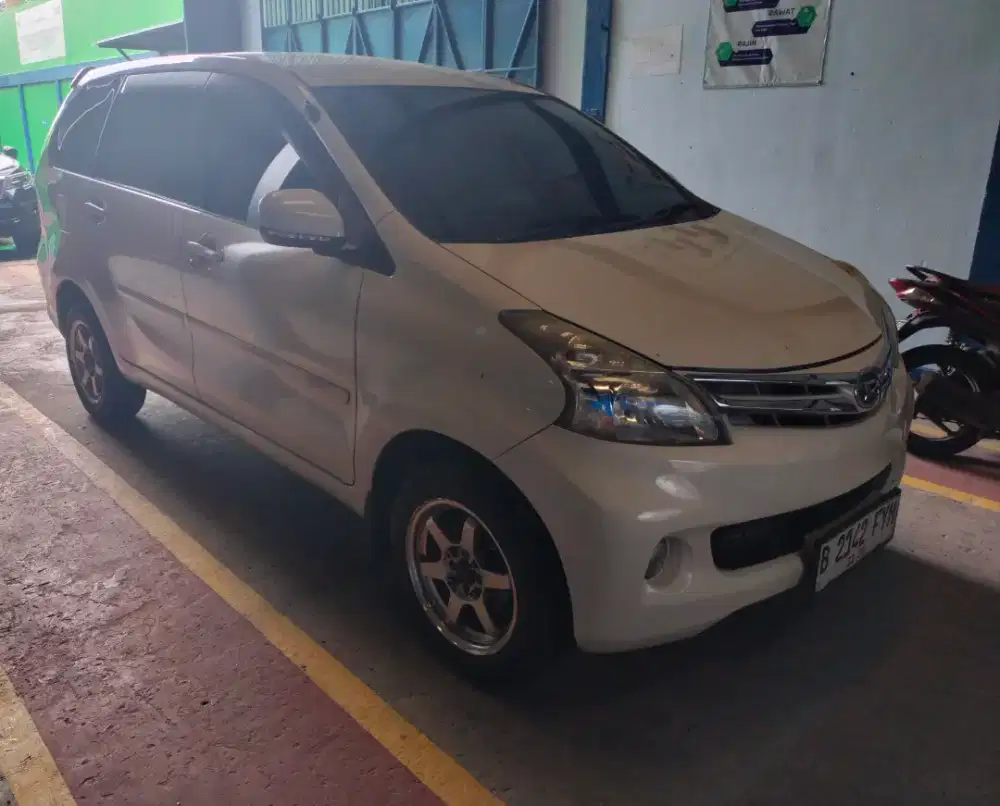 Xenia M Deluxe 1000cc 2014