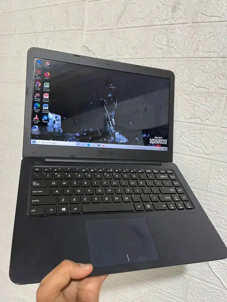 Jual Cepat Laptop Asus E402YA AMD E2-7015 with radeon R2 Ram 4/1TB
