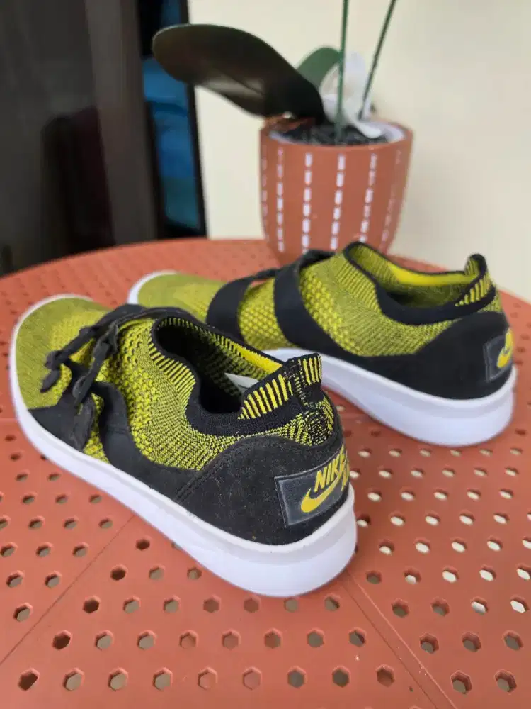 Dijual Murah Sepatu Wanita Casual Nike Original Second Size 40