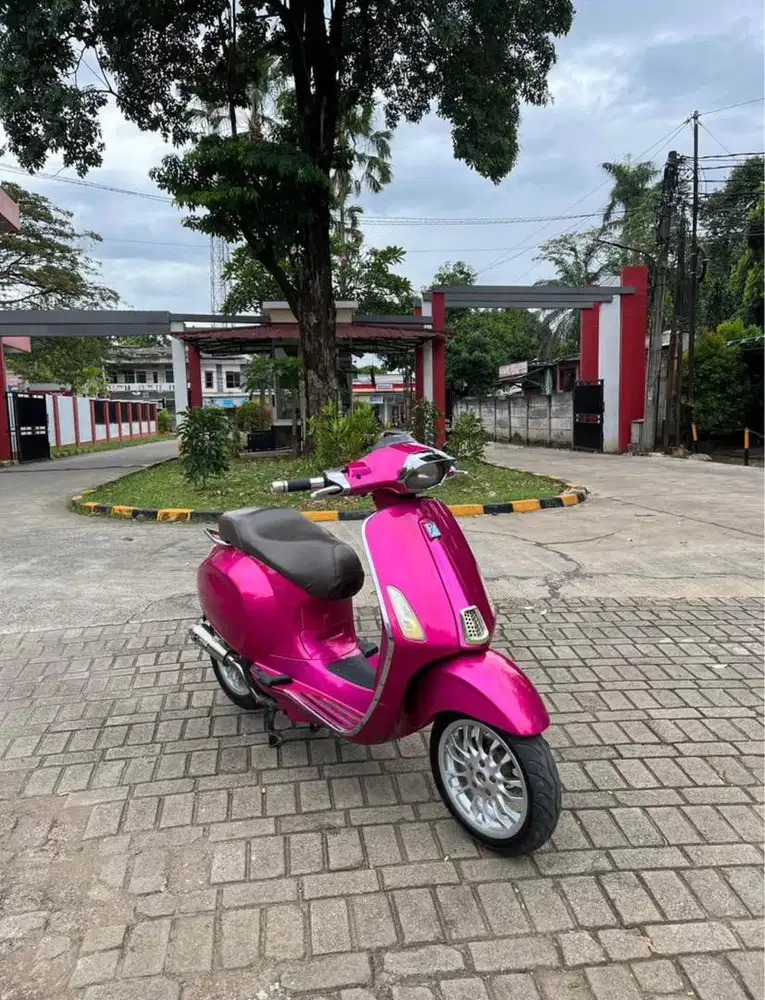Vespa sprint Pink 2017 fullpaper