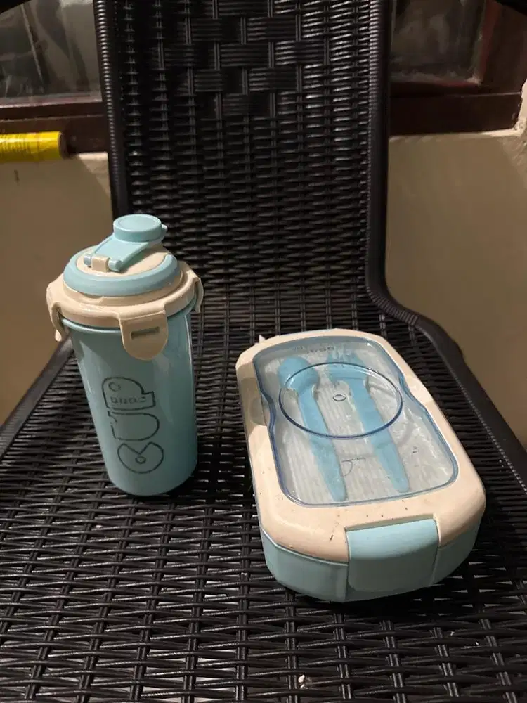 Tempat makan bekal dan botol anak