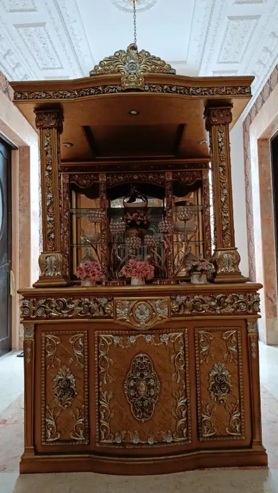 Lemari Hias / Buffet Klasik Ukir Mewah – Full Ornamen