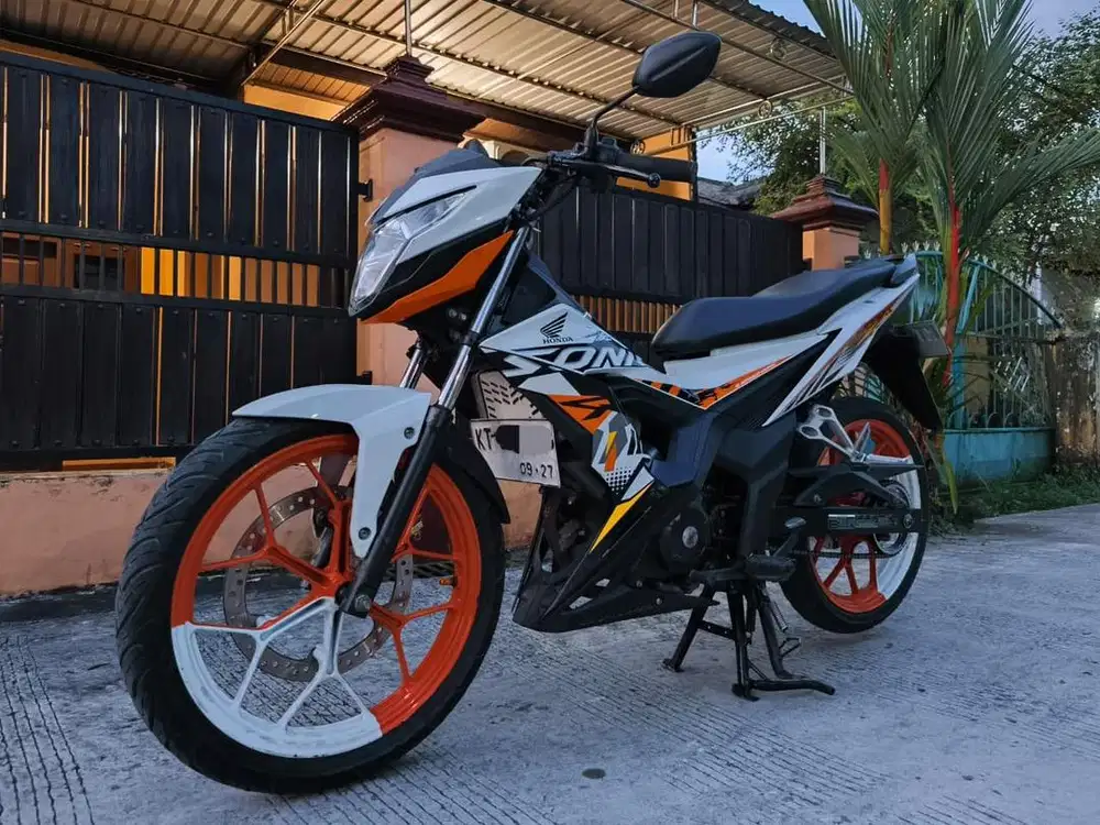 Sepeda Motor New Honda Sonic 150 R