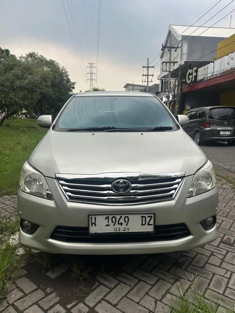 Toyota Kijang Innova 2.0 V MT 2013 Original Cat Istimewa