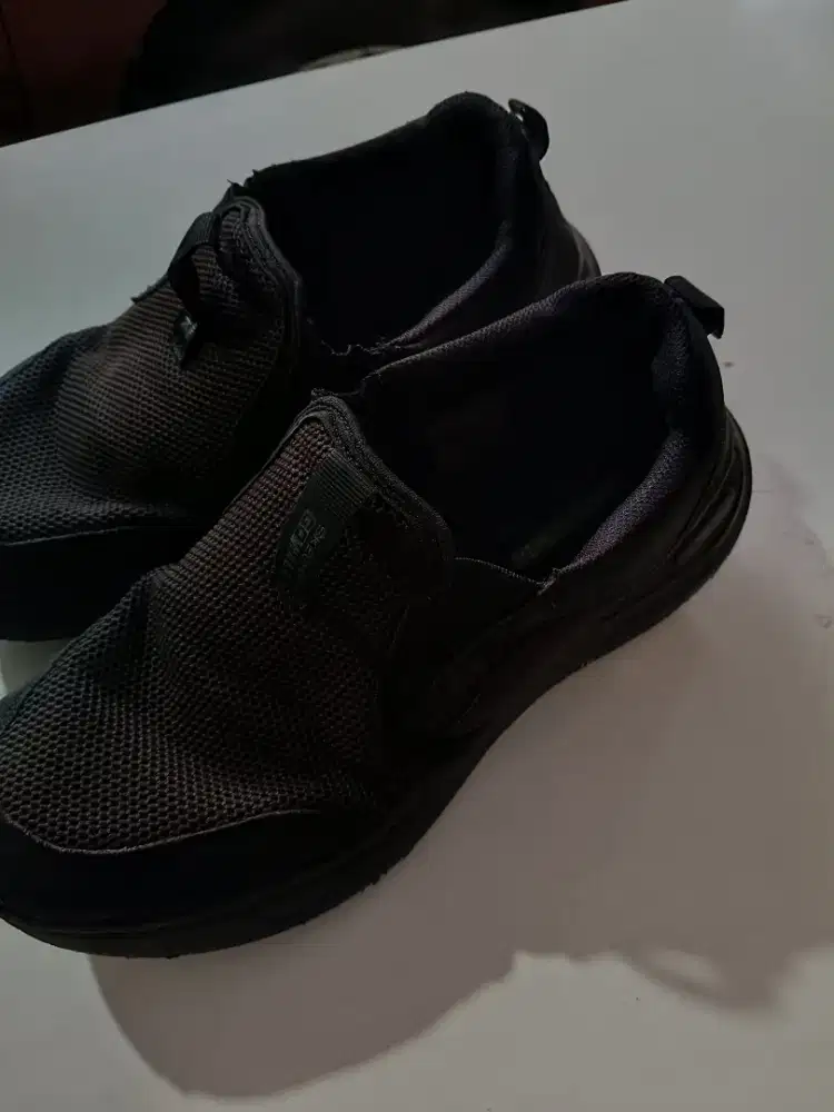 Sepatu casual slip on hitam skechers Ultra Go Good year Sneakers