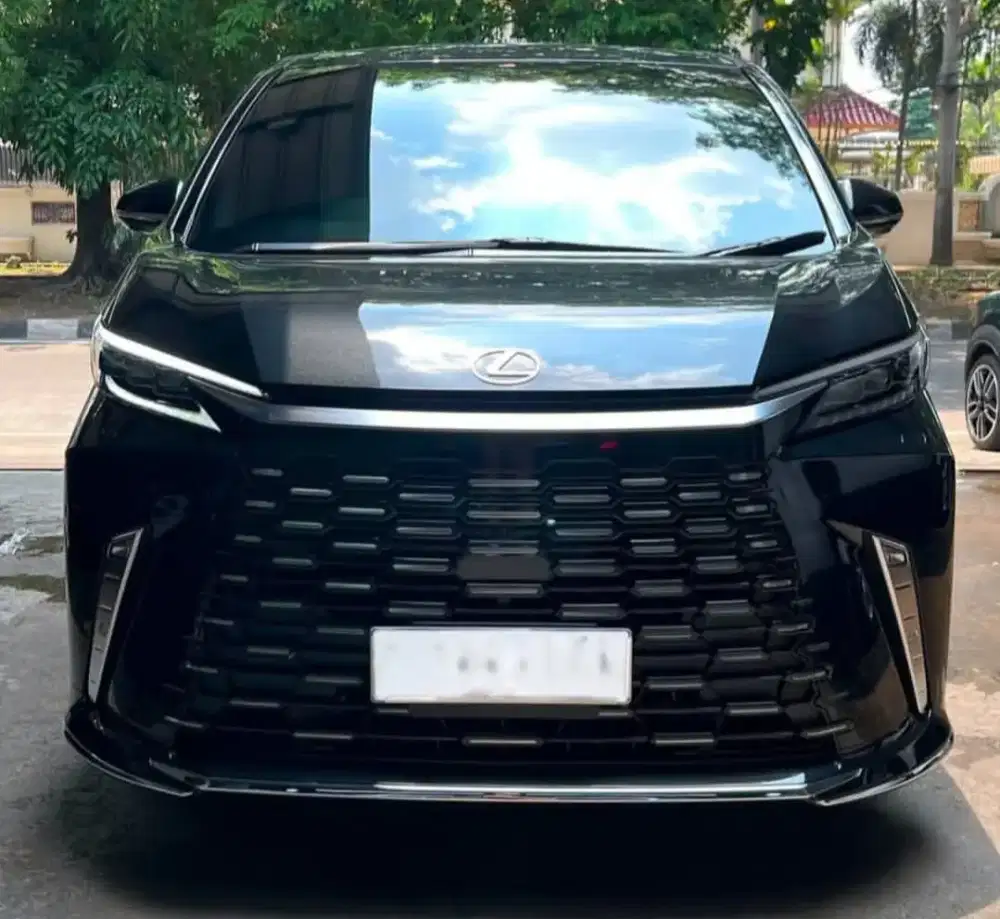 Lexus LM350h 7 Seater 2023