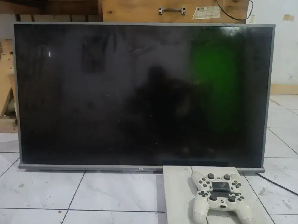 PS4 + TV ANDROID 43 INCH MERK TCL