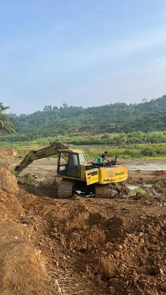 Dijual cepat excavator komatsu pc 200-6