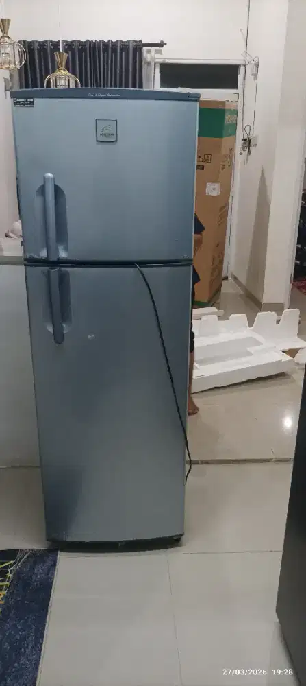 Kulkas 2 pintu polytron