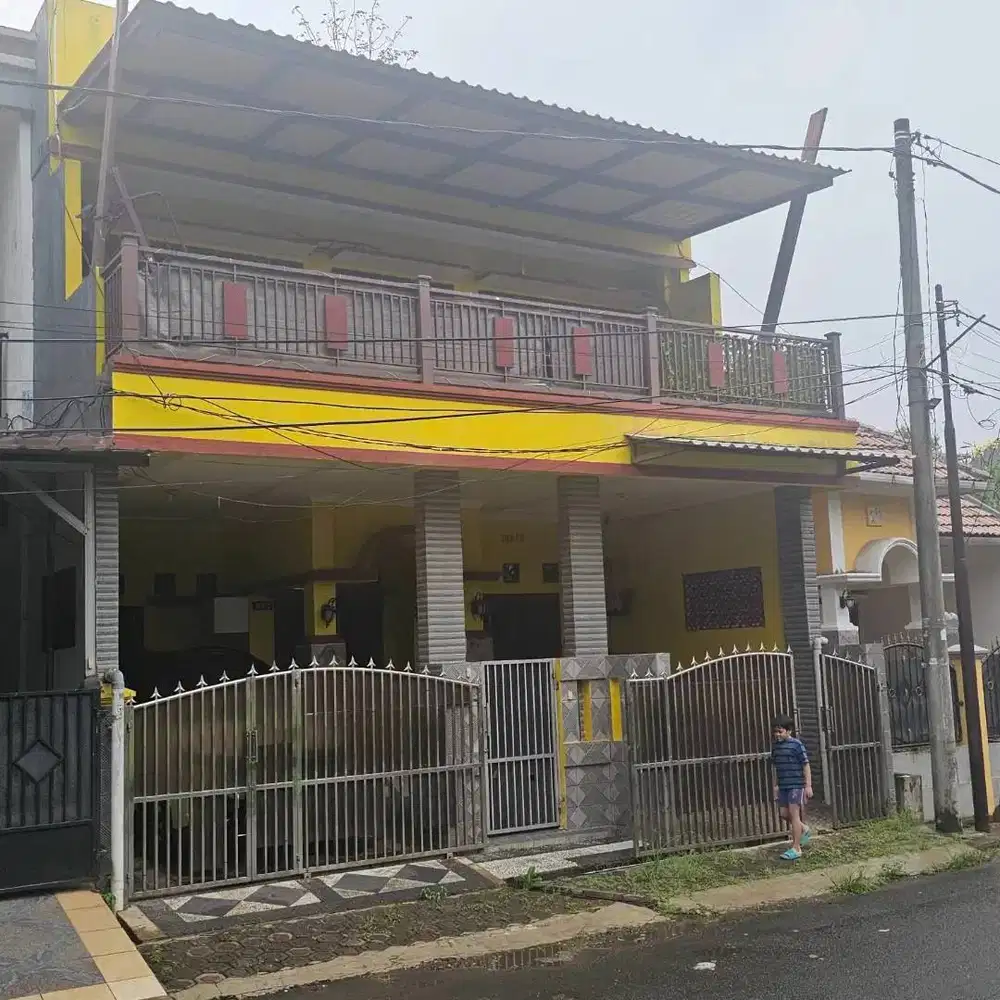 Dijual cepat rumah 3 lantai di Villa Nusa Indah 5 Semi Furnished
