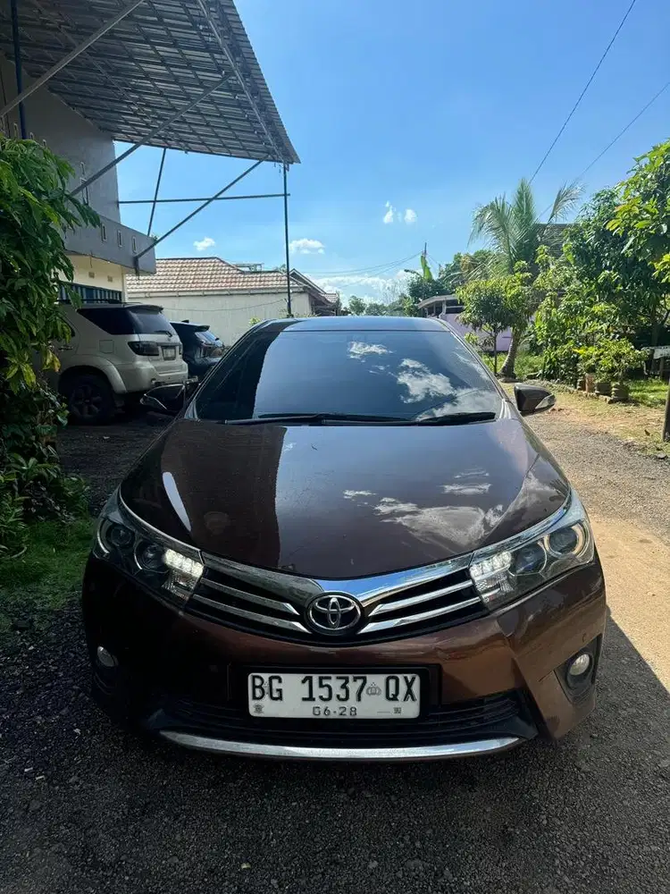 Corolla altis 1,8 V Bensin A-T tahun 2014 colat metalik