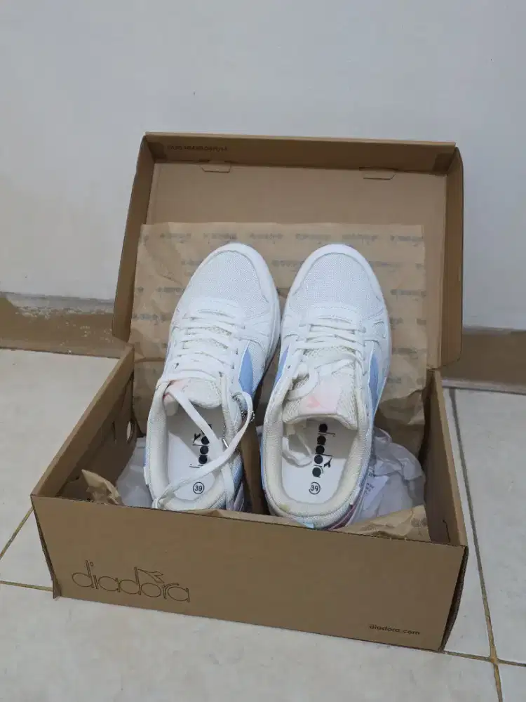 Jual sepatu diadora