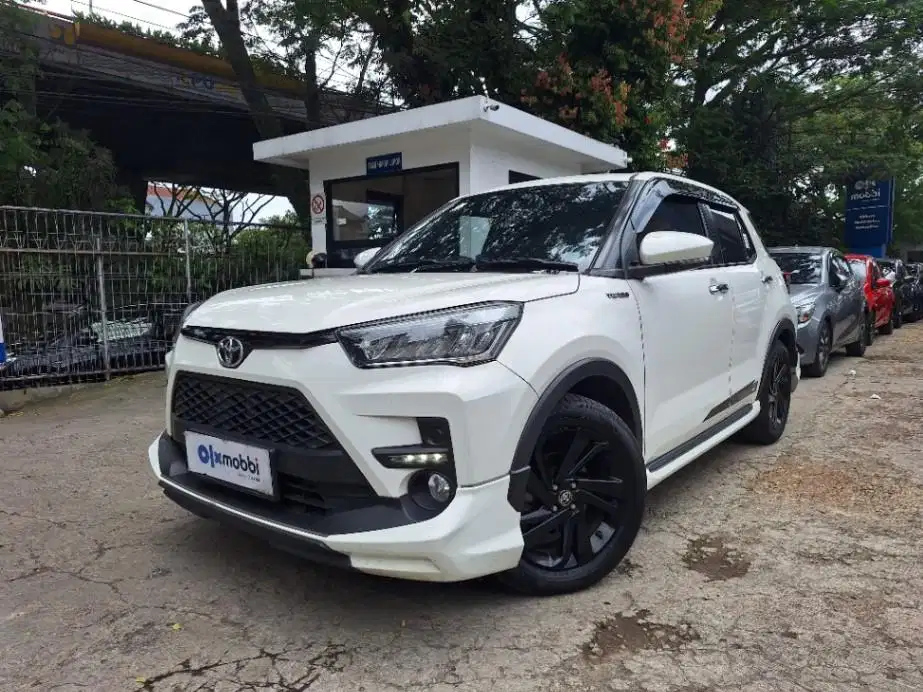 LOW DP Toyota Raize 1.0 GR Sport One Tone Bensin-AT 2022 AJX