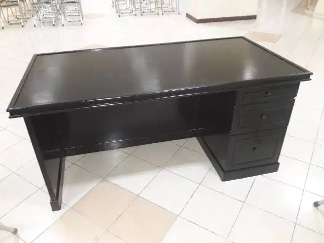 MEJA KANTOR/ MEJA DIREKTUR