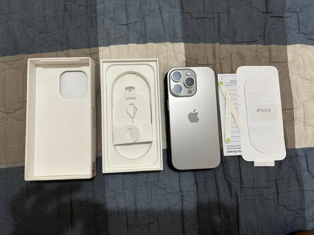 Dijual iphone 16pro warna natural