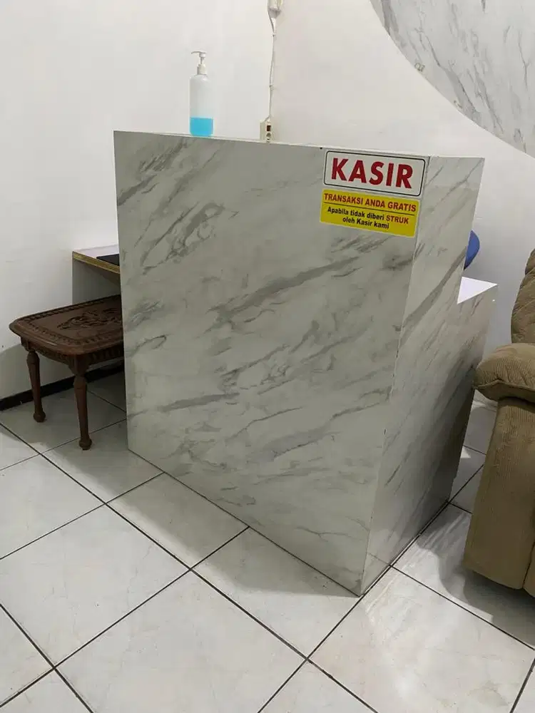 MEJA KASIR MOTIF MARBLE PUTIH