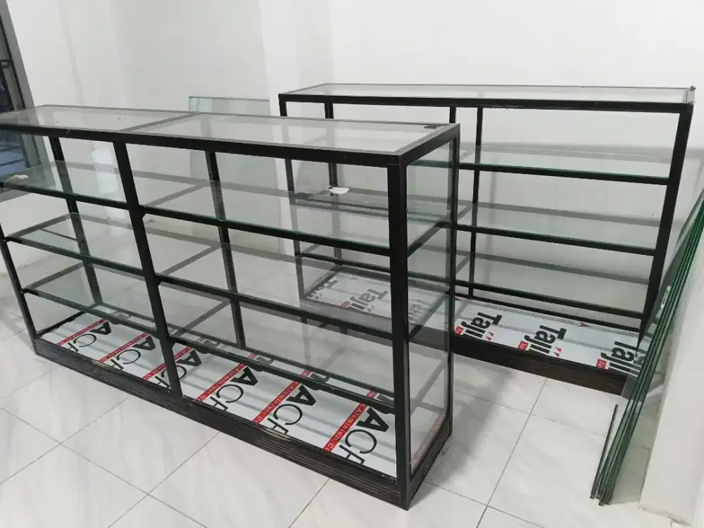 Etalase kaca mulus