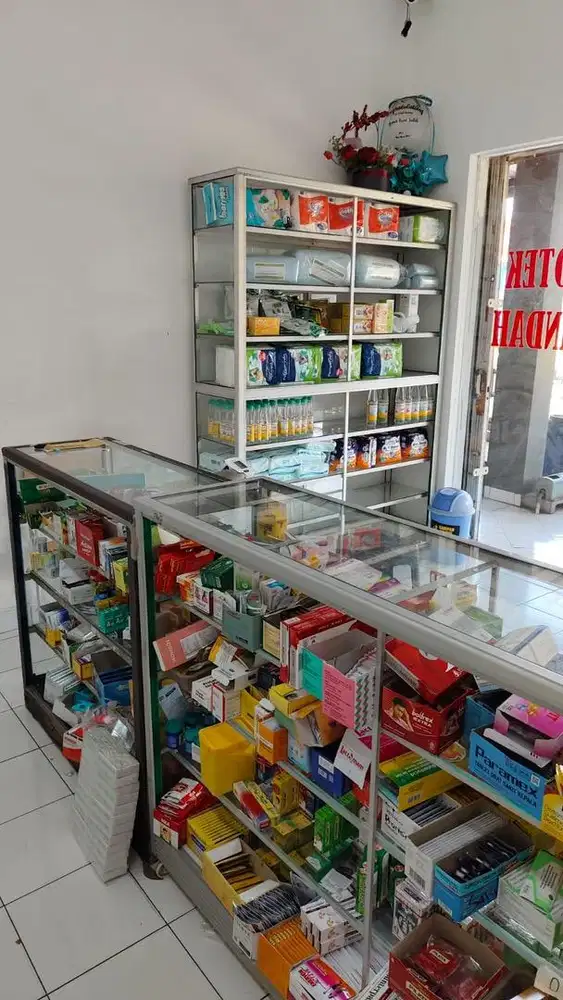 dibutuhkan kariawati untuk apotik