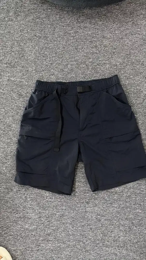 Celana Uniqlo Utility Geard Short Pants Navy - S