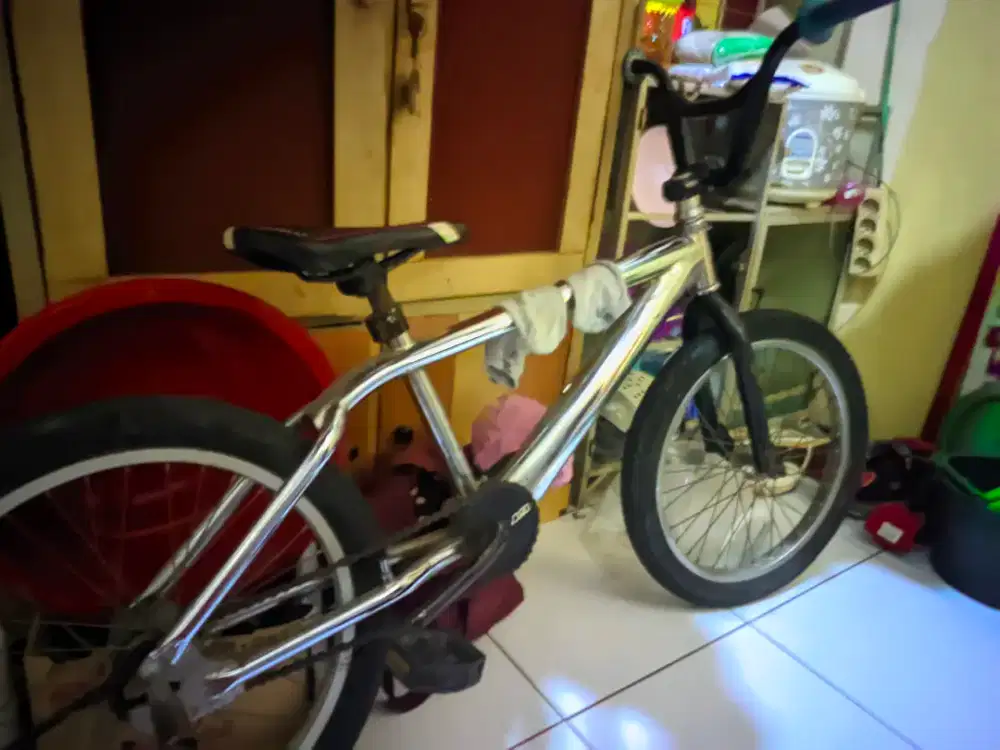 sepeda bmx masih bagus jarang dpke
