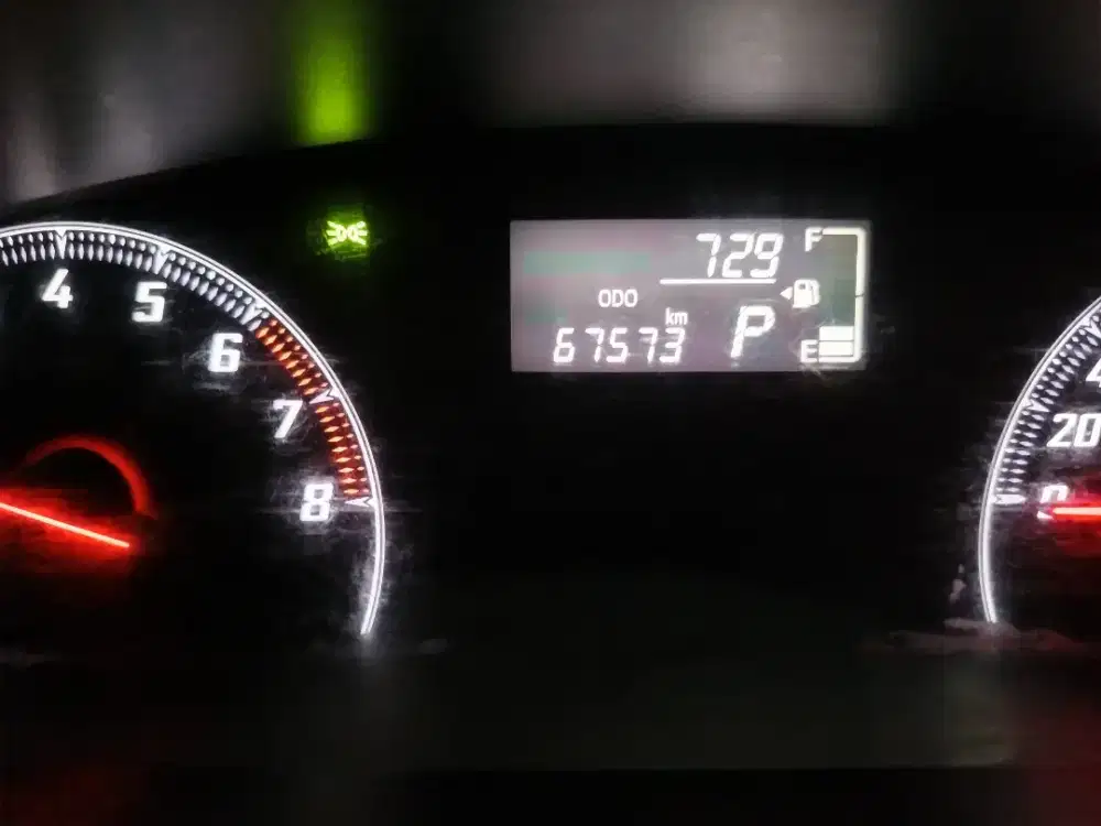 Dijual cepat mobil sienta V Matic