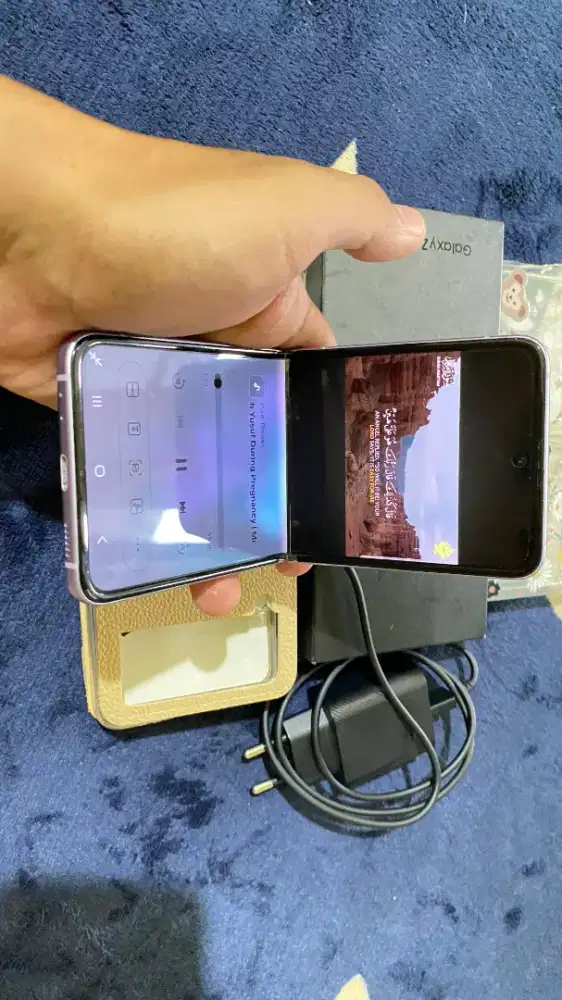 Samsung flip 3 like new 8/256