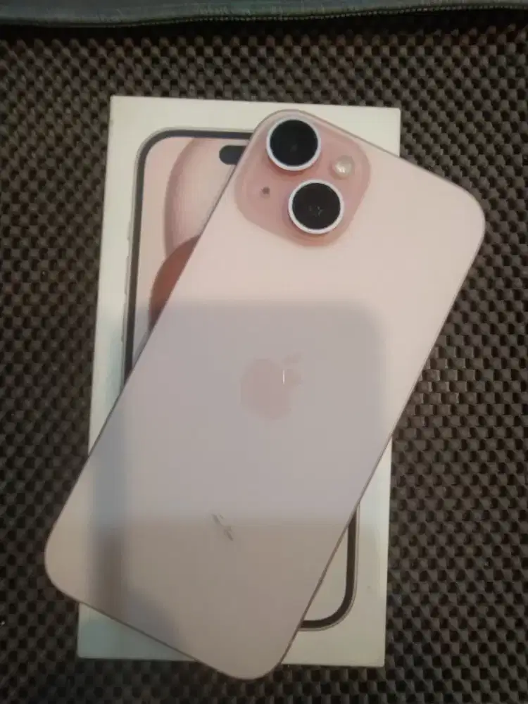 iPhone 15 128gb resmi 3bulan pakai