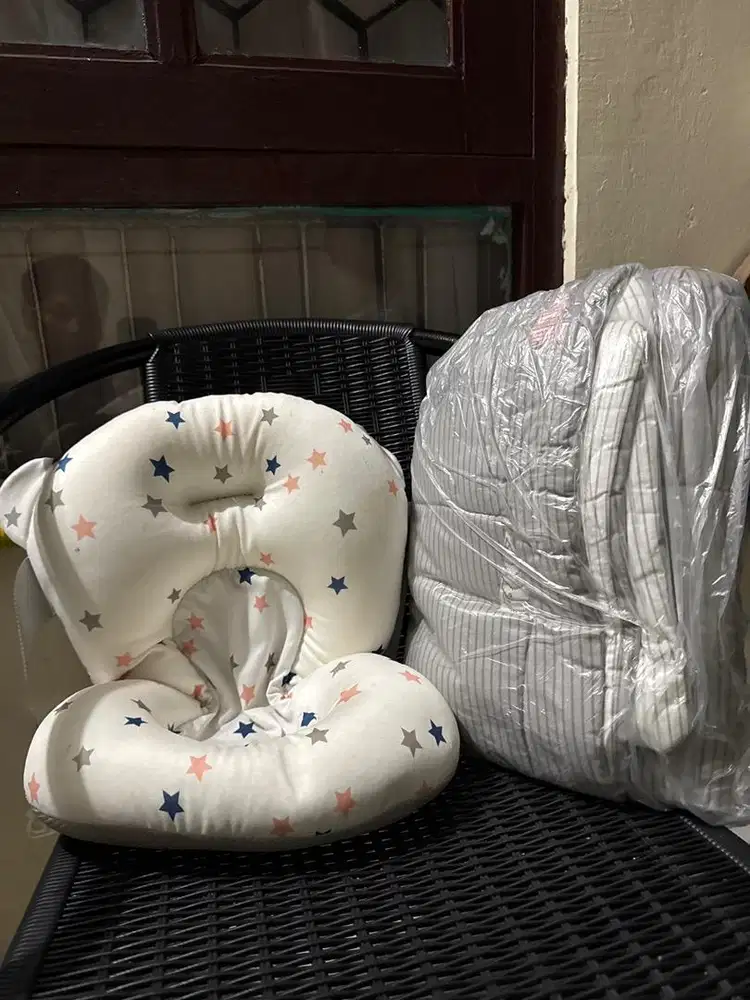 Selimut atau alas tidur bayi dan bantal mandi bayi