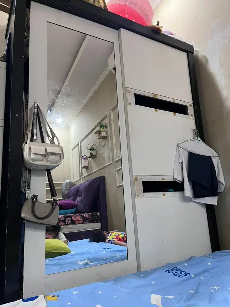 Lemari pakaian jumbo