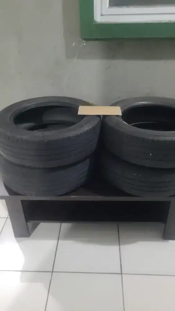 Ban bekas mobil