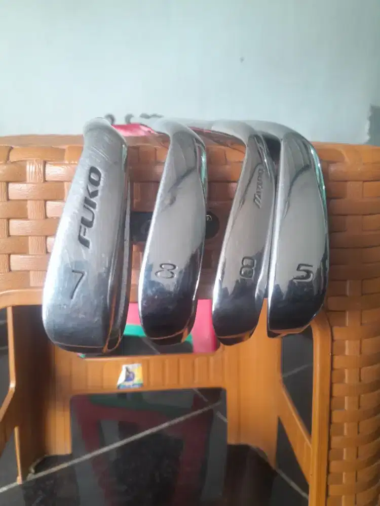 Jual stikgolf ada 4 batang masih mulus nego nego