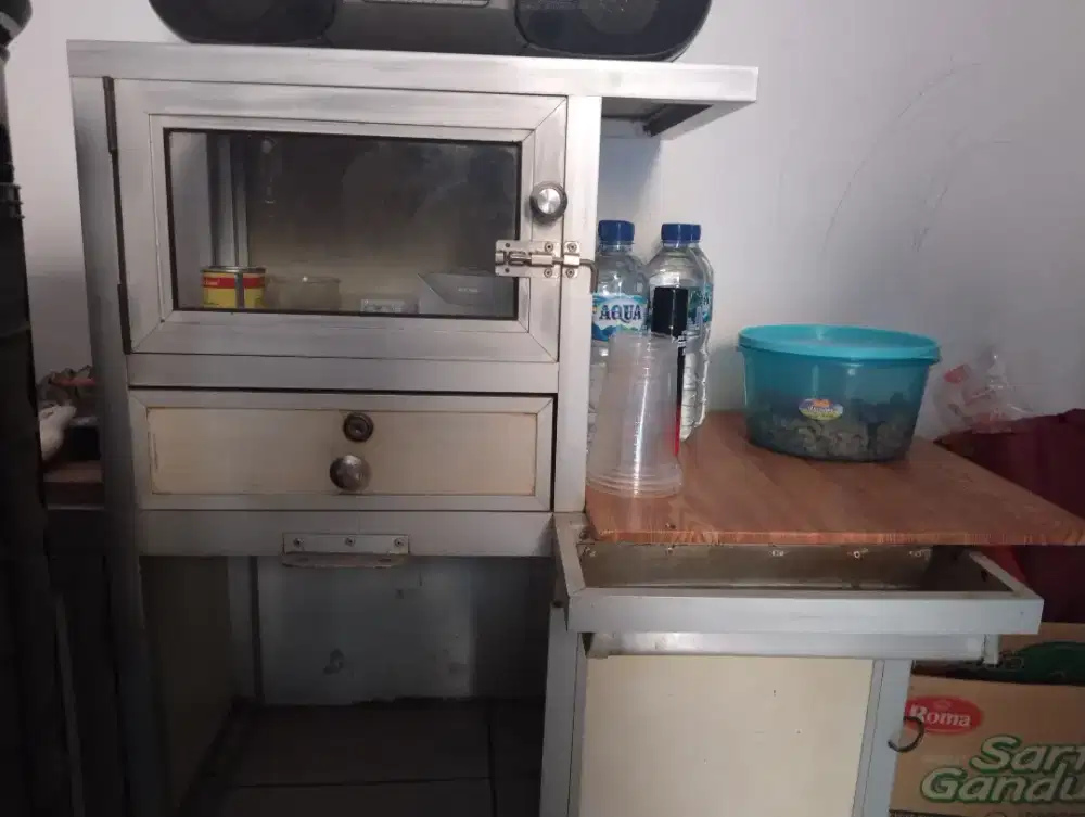 Jual etelase buat bayar kontrakan