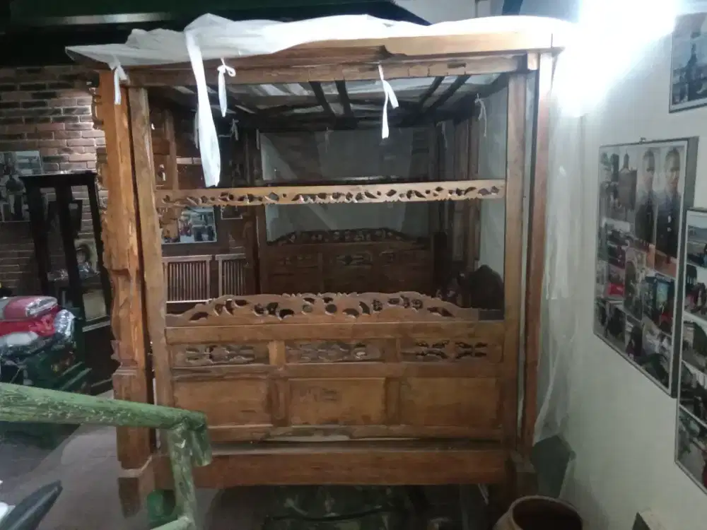 Dipan ukir kayu jati lawasan