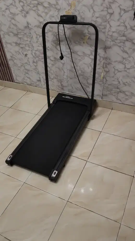 Tredmil fullset seperti baru .karena diapakai beberapa x doax