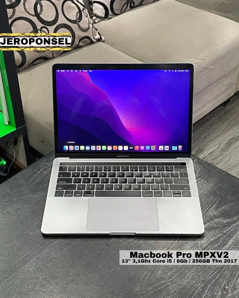 MACBOOK PRO 2017 TOUCHBAR 13” 8/256GB SPACE GRAY MURAH ADA MINUS