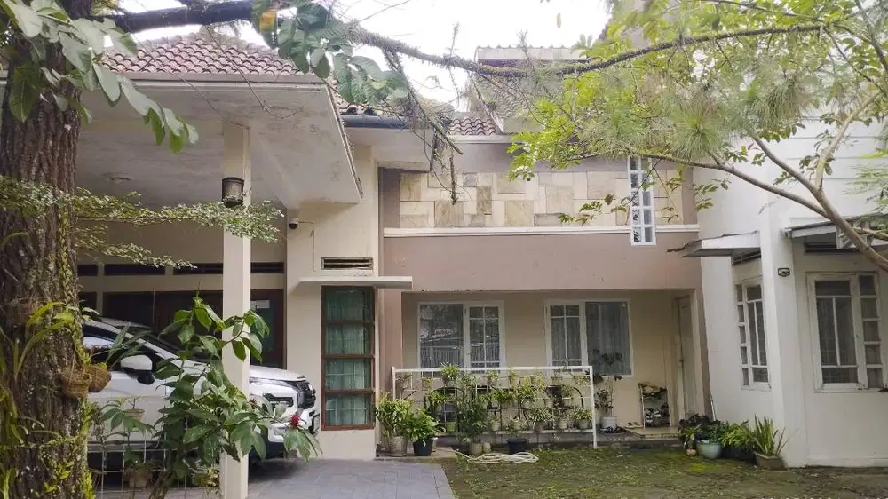 RUMAH STRATEGIS NYAMAN PINGGIR JALAN RAYA DEKAT KANTOR BALAIKOTA