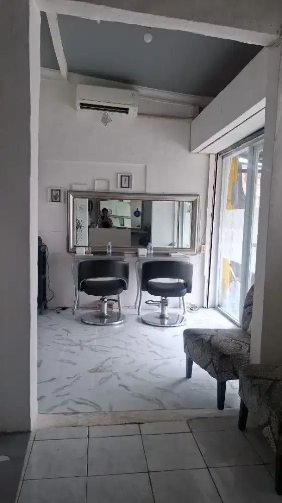 Over kontrak salon