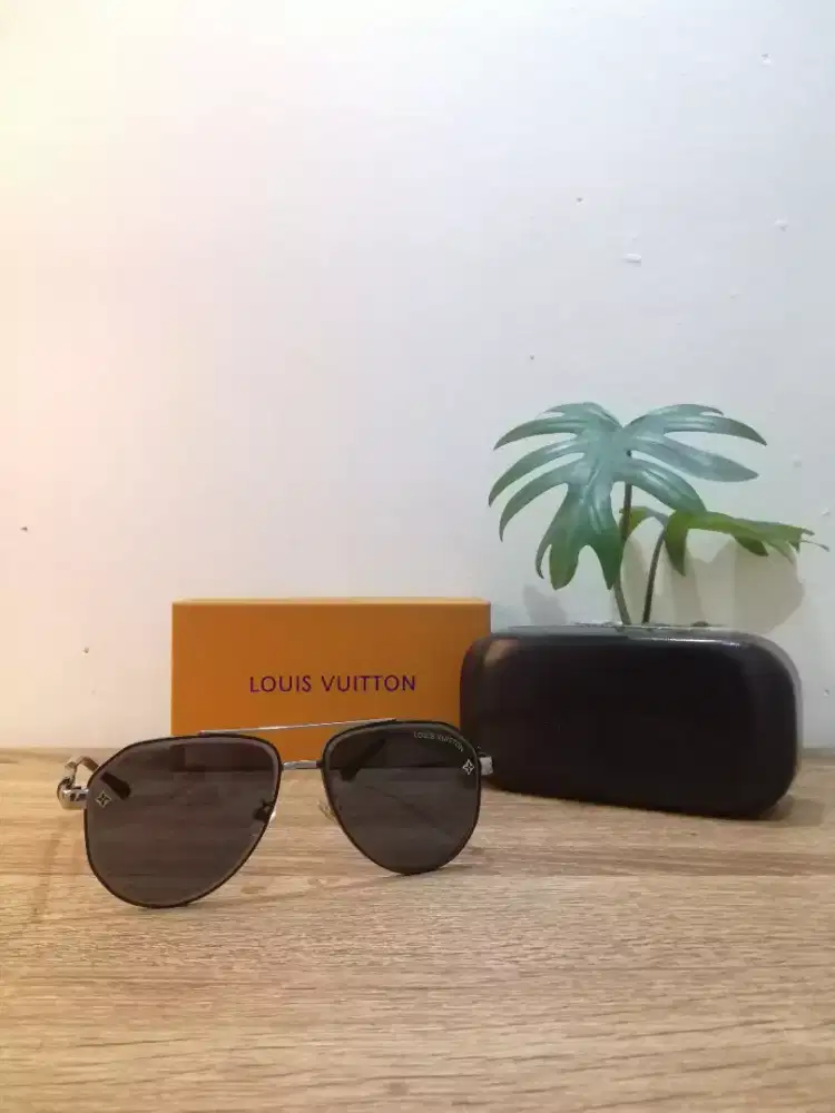Kacamata Louis Vuitton