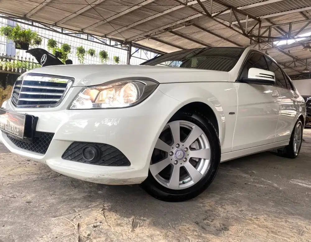 C 200 CGI Facelift Putih 2011 Full Original