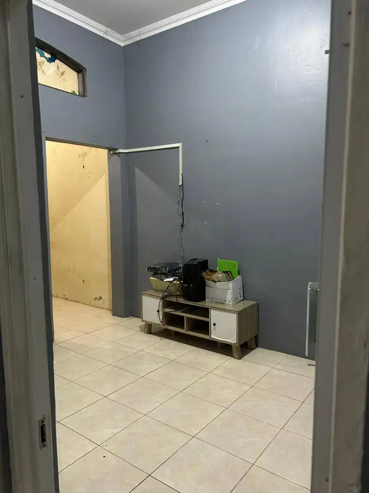 Murah! Rumah Luas, 2 Lantai – Potensi Kos & Usaha, Dekat Jalan Utama