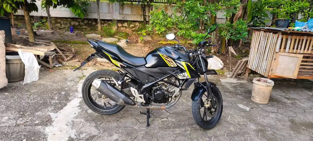 Honda CB 150R Hitam