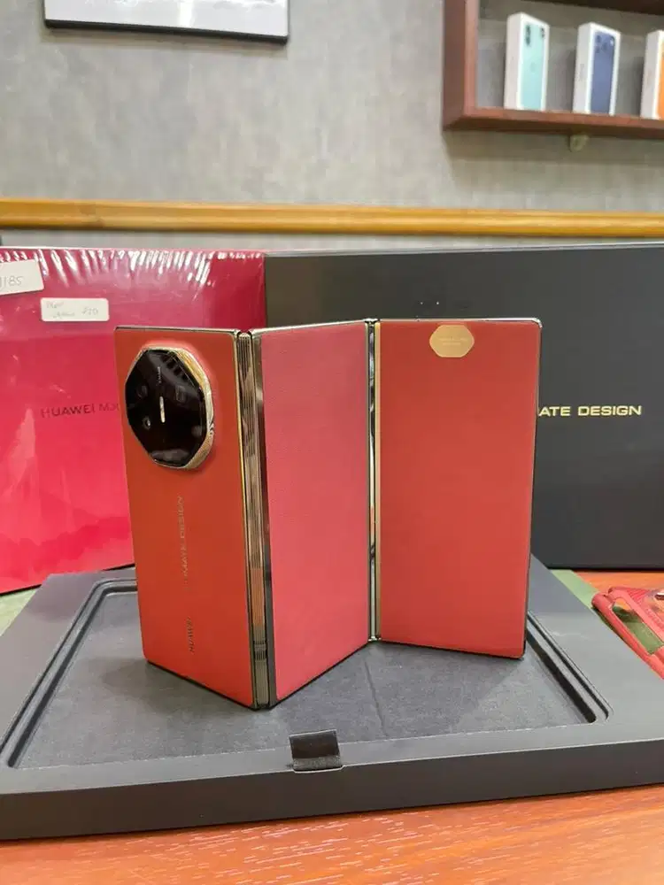 Huawei Mate Xt | Ultramate Design 16/1tb Red Like New On 27/01/2027
